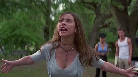 Jennifer Love Hewitt Also Loves Her Iconic I Know What You Did Last Summer Scene