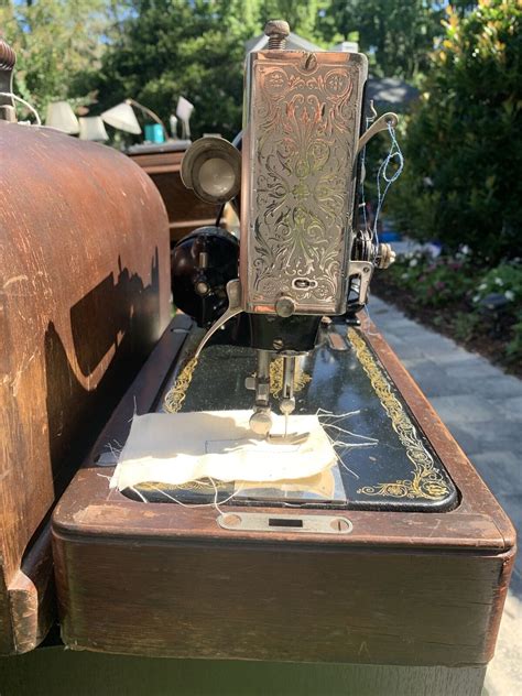 Antique Vintage 1928 Singer Sewing Machine Model 99 With Case As Is