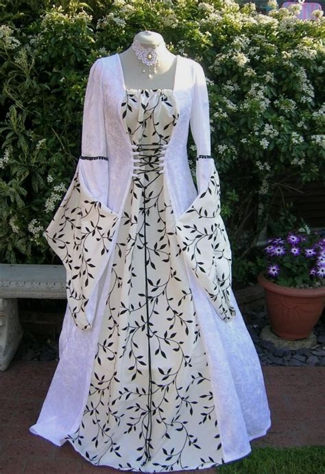 Https://tommynaija.com/wedding/a Wiccan Wedding Dress