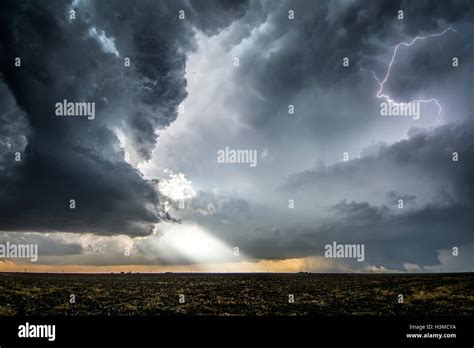Supercell Storm Kansas Hi Res Stock Photography And Images Alamy