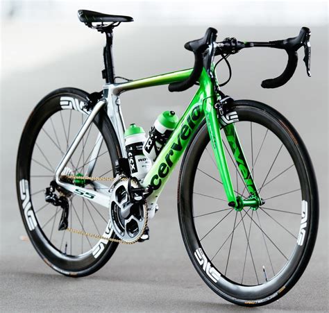 Road bikes are designed with one goal in mind: Mark Cavendish's 2017 TdF Cervelo S5 (more in comments ...