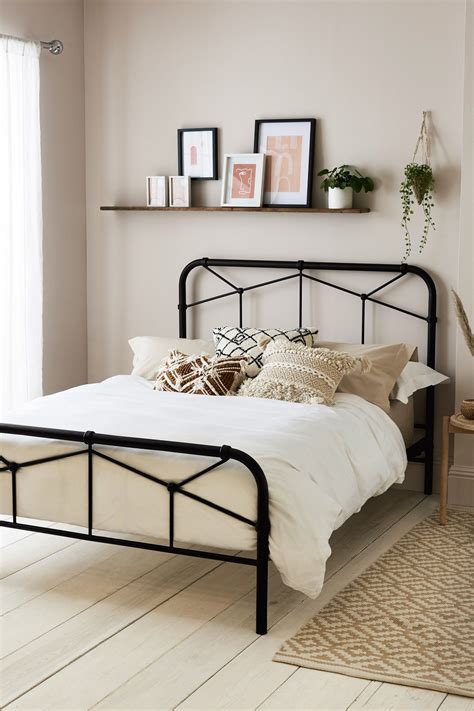 20 Black Bed Frame Bedroom Ideas Decoomo