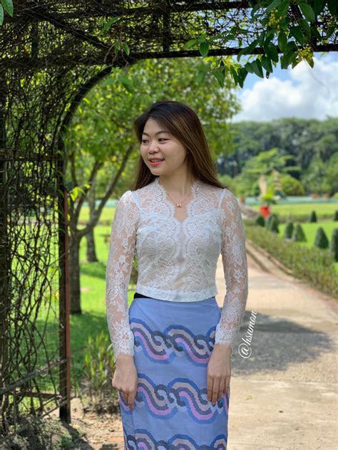 Pin By Chaw Su On Myanmar Dress Myanmar Dress Design Fashion Lace Traditional Dresses Designs