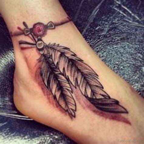 Done in black ink, their delicate hues ensure that this. 60 Beautiful Feather Tattoos On Foot
