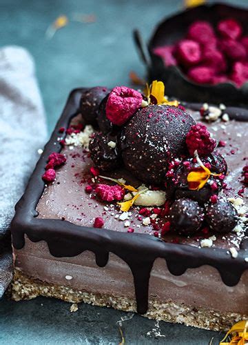 Chocolate mousse fudge pie is rich, creamy, decadent, and insanely delicious. Chocolate Fudge Cheesecake | Simple chocolate mousse ...