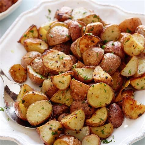 Layer potatoes and onion in a crock pot (5 quart) and sprinkle with salt and pepper. Garlic Roasted Potatoes | Recipe in 2020 | Food network ...