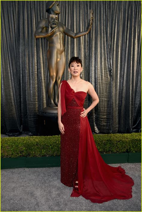 sandra oh looks lovely in red at sag awards 2019 photo 4217983 2019 sag awards sag awards