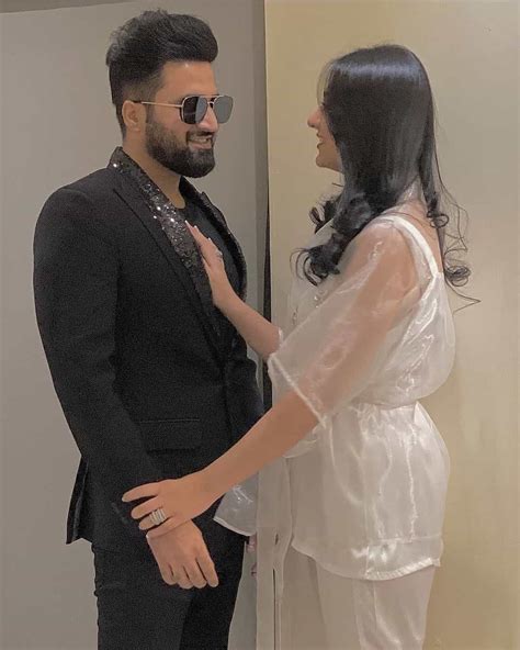 Sarah Khan Shares Adorable Photos With Husband Falak Shabir Pk Showbiz