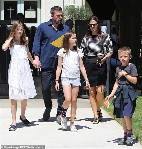 jennifer garner returns from lunch date with her son samuel affleck in brentwood daily mail online