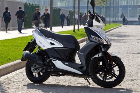 Επιπλέον η kymco διατηρεί το δικαίωμα να επιφέρει αλλαγές σε λεπτομέρειες που αφορούν τεχνικά χαρακτηριστικά και εξοπλισμό αυτών, προκειμένου να ανταποκρίνονται στις συνθήκες της εκάστοτε τοπικής αγοράς. KYMCO AGILITY 16+ 200i, 2014: ΤΟ ΜΕΓΑΛΥΤΕΡΟ ΤΩΝ AGILITY ...