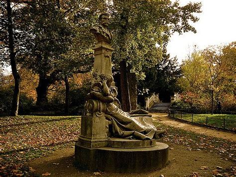 Statuaire Du Parc De Monceau Le Parc Monceau Est Un Jardi Flickr