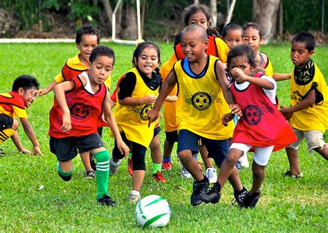 ¡los mejores juegos de acción están en juegosdiarios.com! How does a ball help change the lives of children ...