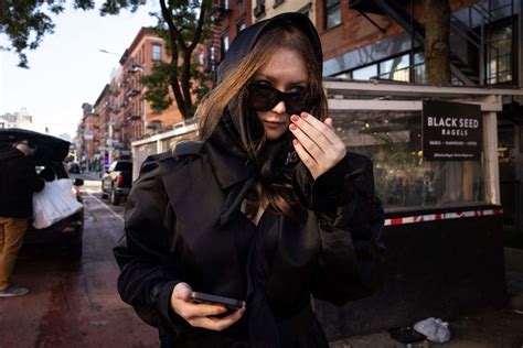 Anna Delvey Is Back Fake Heiress Fashionably Struts Down Nyc Streets
