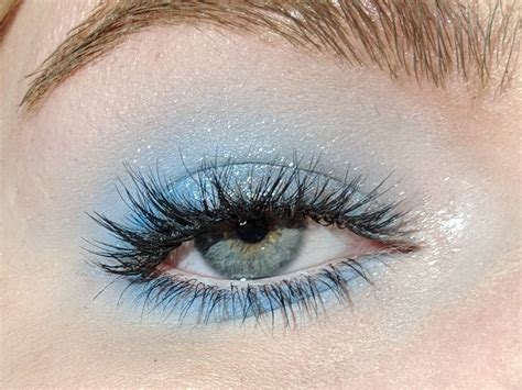 Sparkly Light Blue Eyeshadow Makeup Look