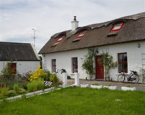 4 Quaint Thatched Cottages For Sale In Ireland For Less Than €180000
