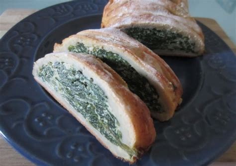 La ricetta degli spaghetti di natale di angela frenda. Strudel salato con ricotta e spinaci