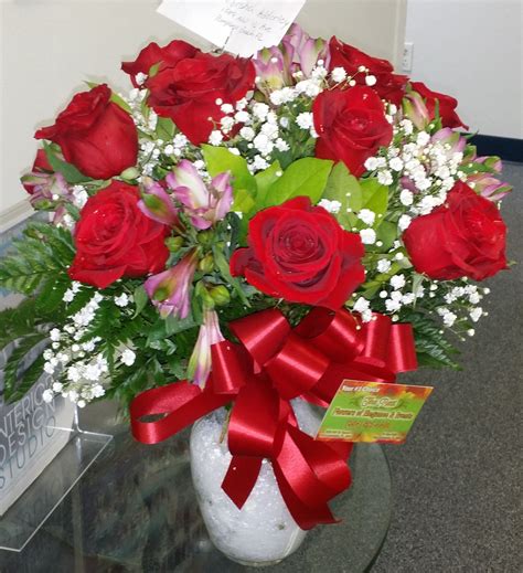 Save money and time with sameday delivery. Petite Rose Deluxe Fort Lauderdale Florist - Flowers of ...