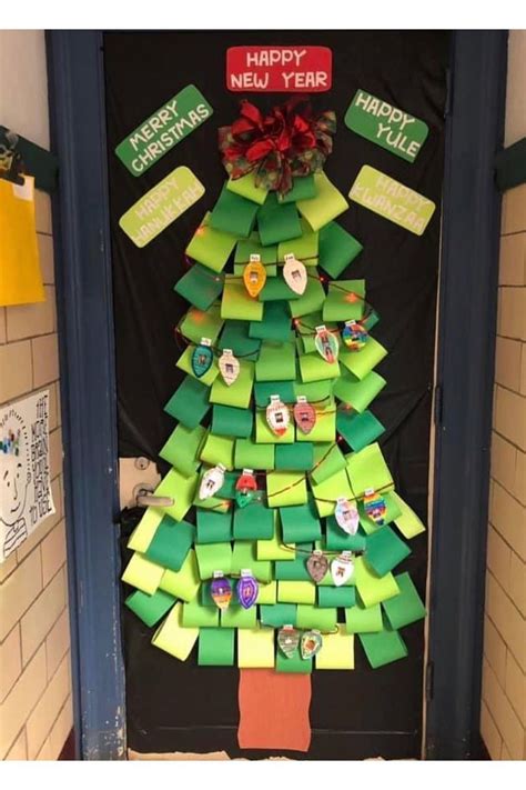 19 Christmas Classroom Doors to Welcome the Holidays16 Cute Classroom