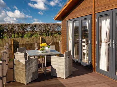 North coast lodge, 51 north coast avenue singapore 756992. Lobster Lodge - Dog Friendly Cottage in Runswick Bay ...