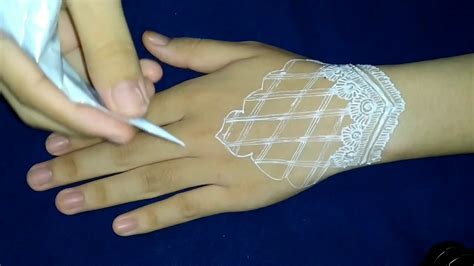 Desain contoh gambar henna mahendi tangan kaki simple cantik. Henna tangan mudah ditiru - YouTube