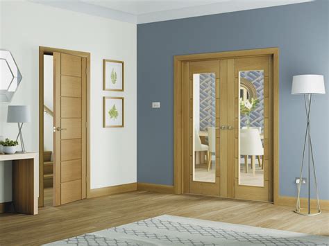 At screwfix our comprehensive range of interior doors are available in numerous styles, finishes and materials. Palermo Internal Oak Rebated Door Pair with Clear Glass