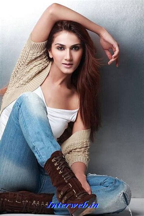 Naked Vaani Kapoor Added 07 19 2016 By Makhan