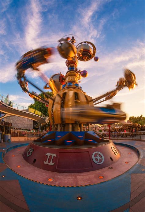 Best Disneyland Attractions & Ride Guide - Disney Tourist Blog