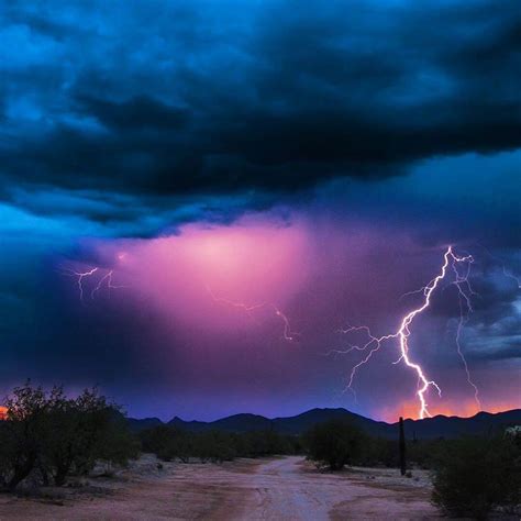 7 Hauntingly Beautiful Photos Of The Arizona Monsoon You Cant Help But