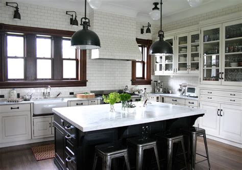 Blog: Graphic Black and White Kitchens for 10 Styles