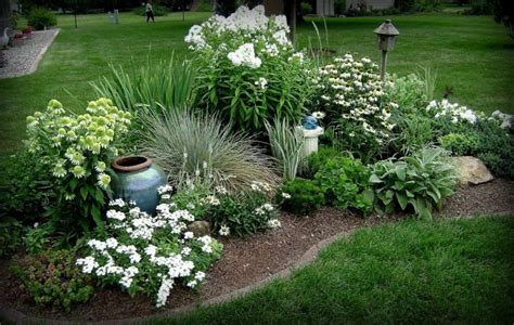 20 Wonderful Original Flower Beds That Will Decorate Any Suburban Area
