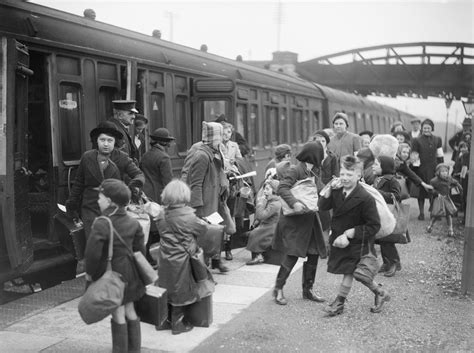 Filea Group Of Children Arrive At Brent Station Near Kingsbridge