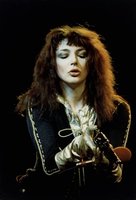 Why Kate Bush Continues To Be A Timeless Beauty Icon Vogue Dramatic