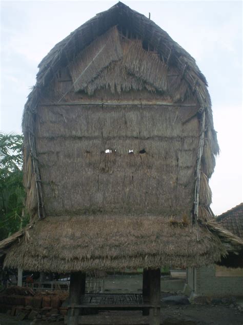 Lumbung Padi Orang Lombok Ternak Tuyul