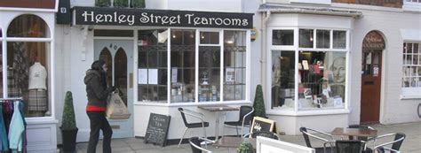 It lies on the river avon, 22 miles south east of birmingham and 8 miles south west. Henley Street Tearooms, Stratford upon Avon