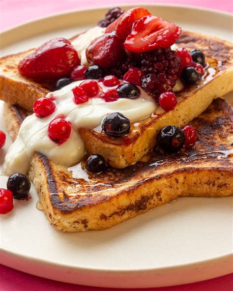 French 75 Calories Cinnamon French Toast With Mixed Berries Product