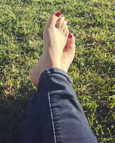 Angela Kinseys Feet