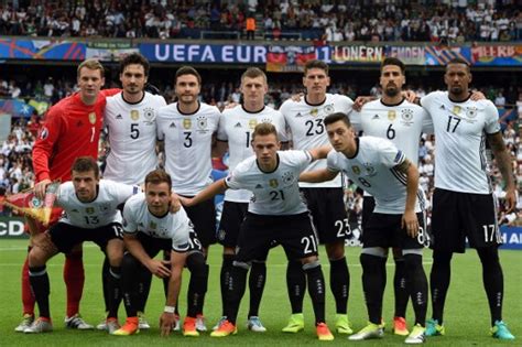Der chef fehlt beim auftakt. Aufstellung Deutschland bei der Fußball EM 2016 | Fussball ...