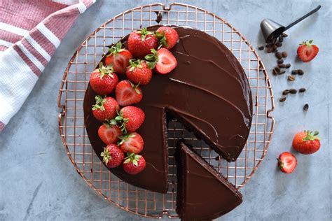 Dark Chocolate Ganache Cake