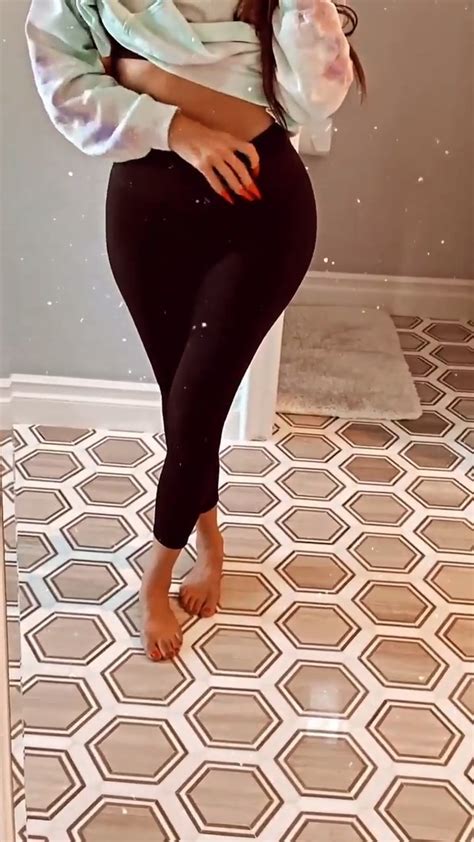 Khloé Kardashians Feet