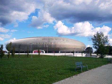 Tauron arena kraków , kraków , polonya adresinde bulunan bir kapalı arenadır. Tauron Arena Kraków - Kraków
