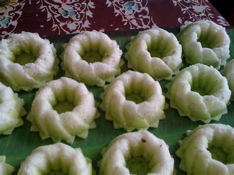This kuih is normally steamed in small plastic moulds which you can get from the night. Yummy Mummy: Kuih Puteri Ayu