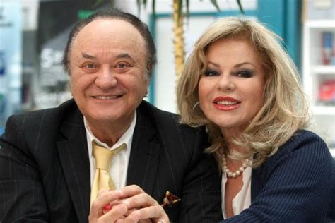 Gyöngéden ölelj át, ha bűn, hogy várok rád, nem vagyok ideges, fehér galamb korda györgy lyrics. Korda György és Klárika teljesen új életet kezdtek