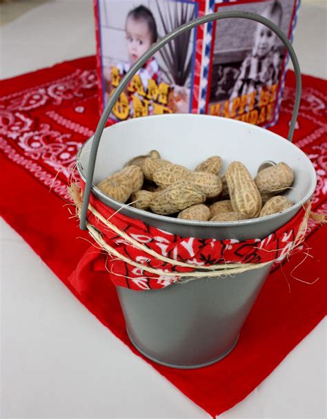 Country western theme party decorating ideas. Tini Posh: Izaiah's Cowboy Party | Cowboy party, Cowboy ...