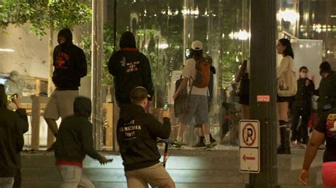 Riot Looting In Downtown Portland Fires Set At Justice Center Other Buildings Kmtr