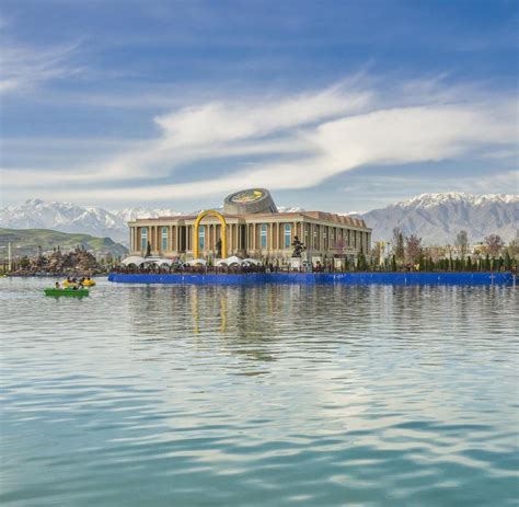 +992 (37) 229 20 00. Tadschikistan: Duschanbe trotzt der Armut mit bizarren ...
