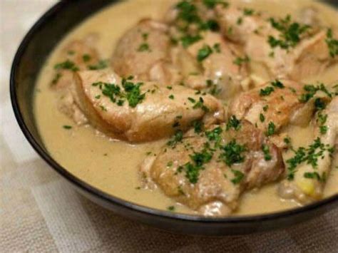 Poulet à la crème et aux champignons