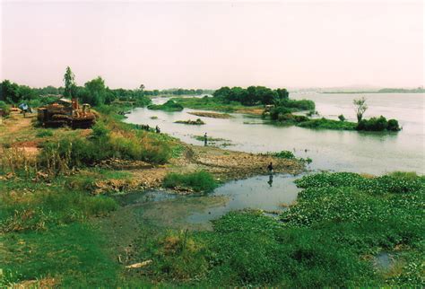 The River Niger Is Surprisingly Green As It Flows Through Bamako A