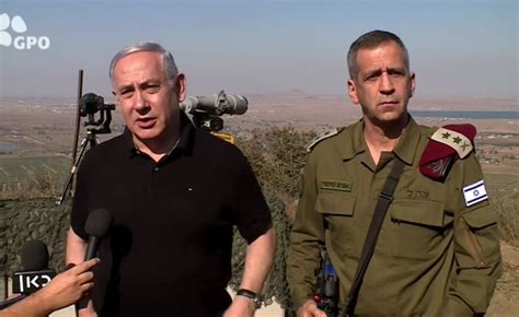 עמיר פרץ גילח את השפם שליווה אותו 47 שנים, והרשת מחזירה אותו, מנסה סגנונות שפם אחרים ובוחנת איך היו נראים משופמים אחרים עם המייק אובר של יור מפלגת העבודה. החדשות - ארץ קטנה בלי שפם