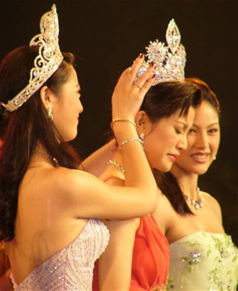 เอมมี่ คิม ซอเยอร์ อีกหนึ่งตัวเต็งมาแรง พร้อมคว้ามง miss universe thailand 2020 09 ก.ย. PANTIP.COM : A6771342 ====> ประสบการณ์ช่วงประกวด "นางงามจักรวาล" ของ "เอมมี่-มรกต กิตติสาระ ...