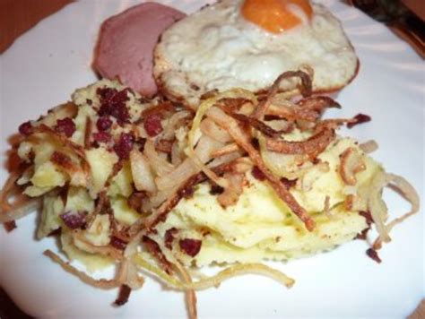 Beilage Kartoffelp Ree Mit Zwiebelstroh Und Schinken Rezept Kochbar De